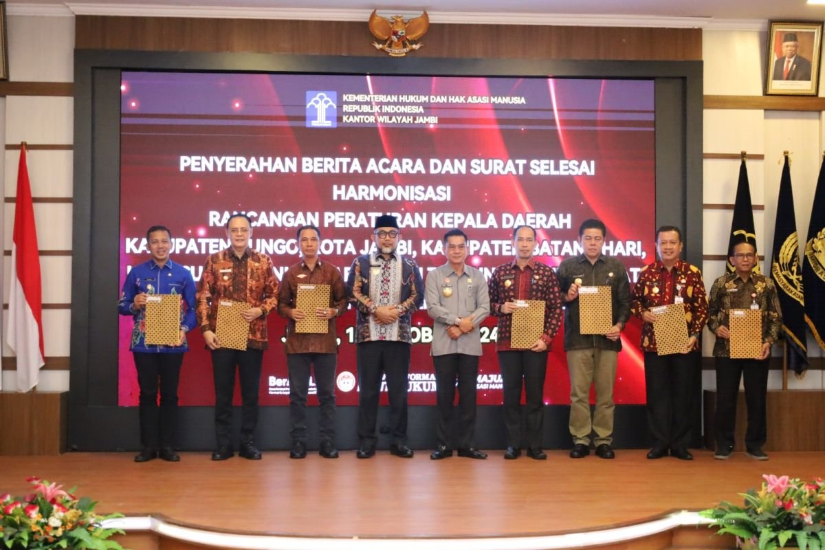 Kanwil Kemenkumham Jambi Serahkan Berita Acara dan Surat Selesai Harmonisasi Ranperda Kabupaten/Kota di Provinsi Jambi