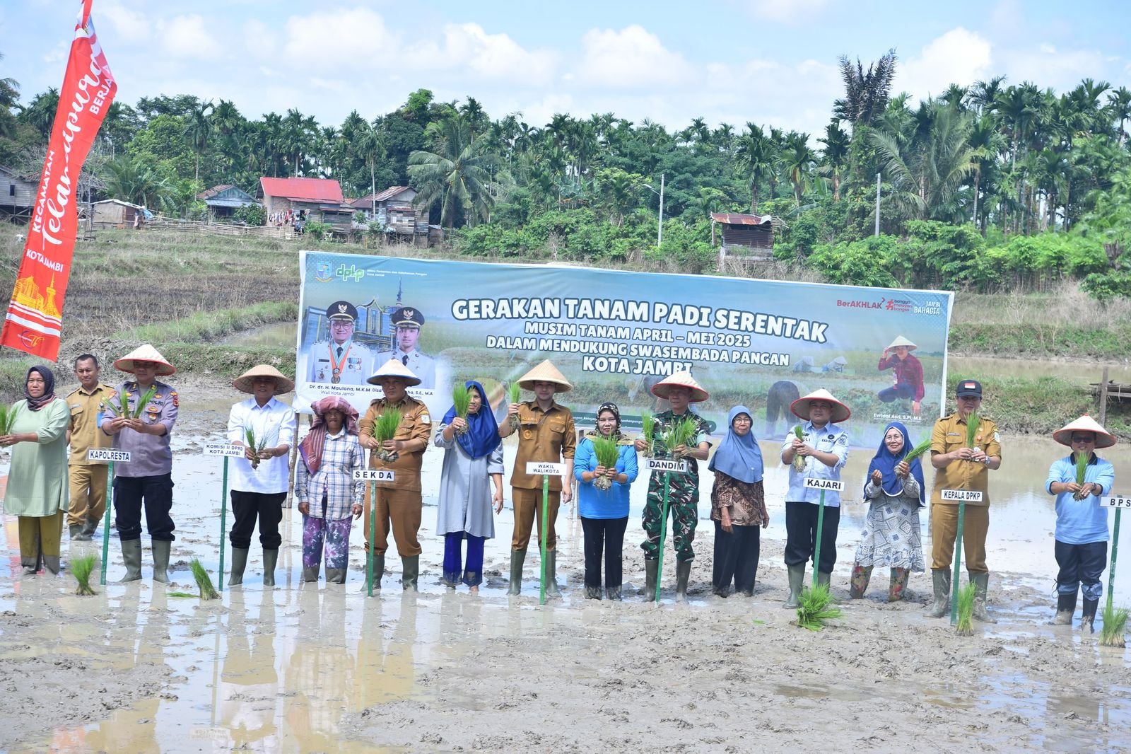 Wawako Diza Pimpin Tanam Padi Serentak, Wujudkan Asta Cita Presiden