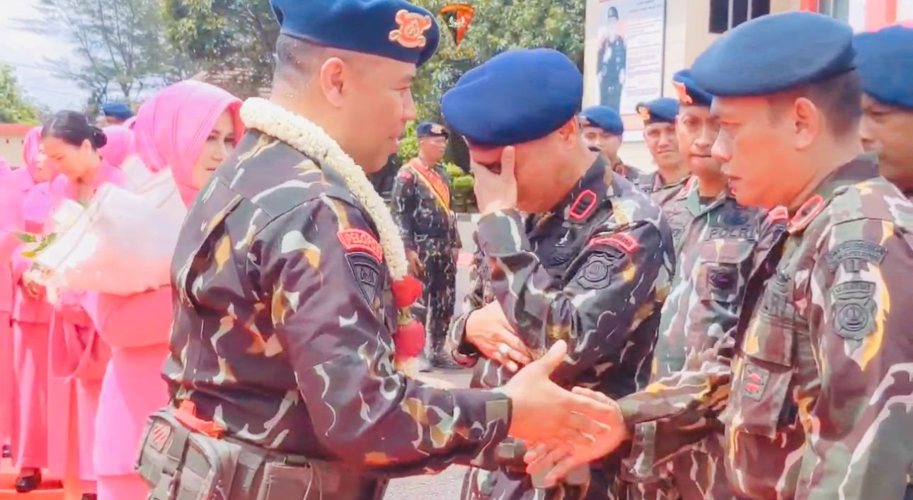 Pelepasan Kombes Pol Nadi Chaidir Diwarnai Isak Tangis dan Haru, saat Tinggalkan Mako Brimob Polda Jambi