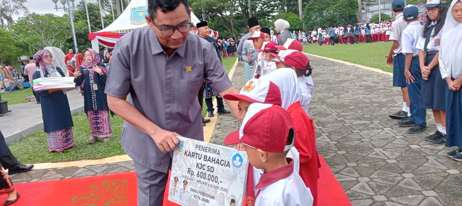 Peringati Hardiknas, Ketua Komisi IV DPRD Kota Jambi Tekankan Pentingnya Lingkungan Belajar yang Nyaman