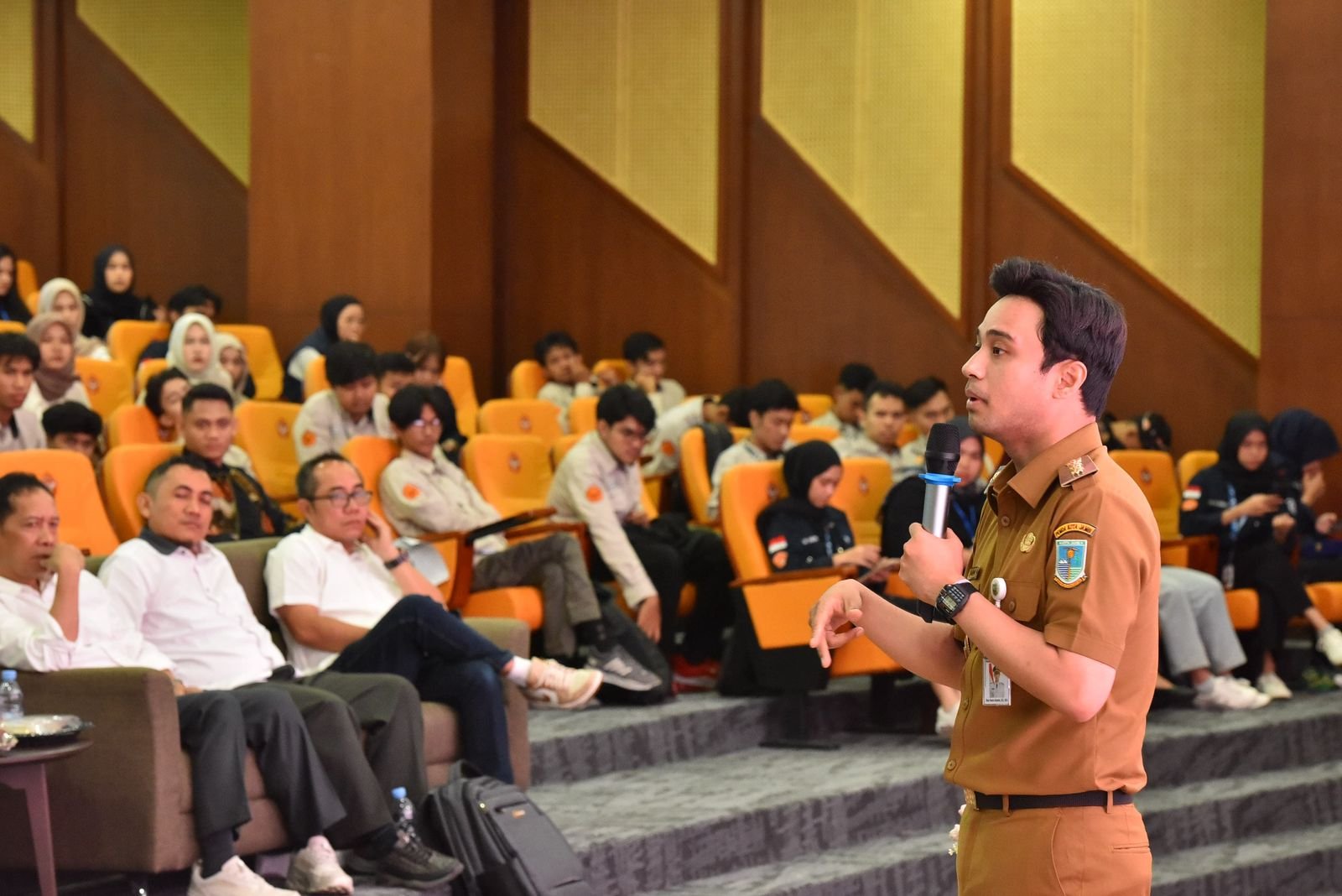 Wawako Diza Sosialisasikan Program Rumel dan Balikat di Seminar Mahasiswa UNJA