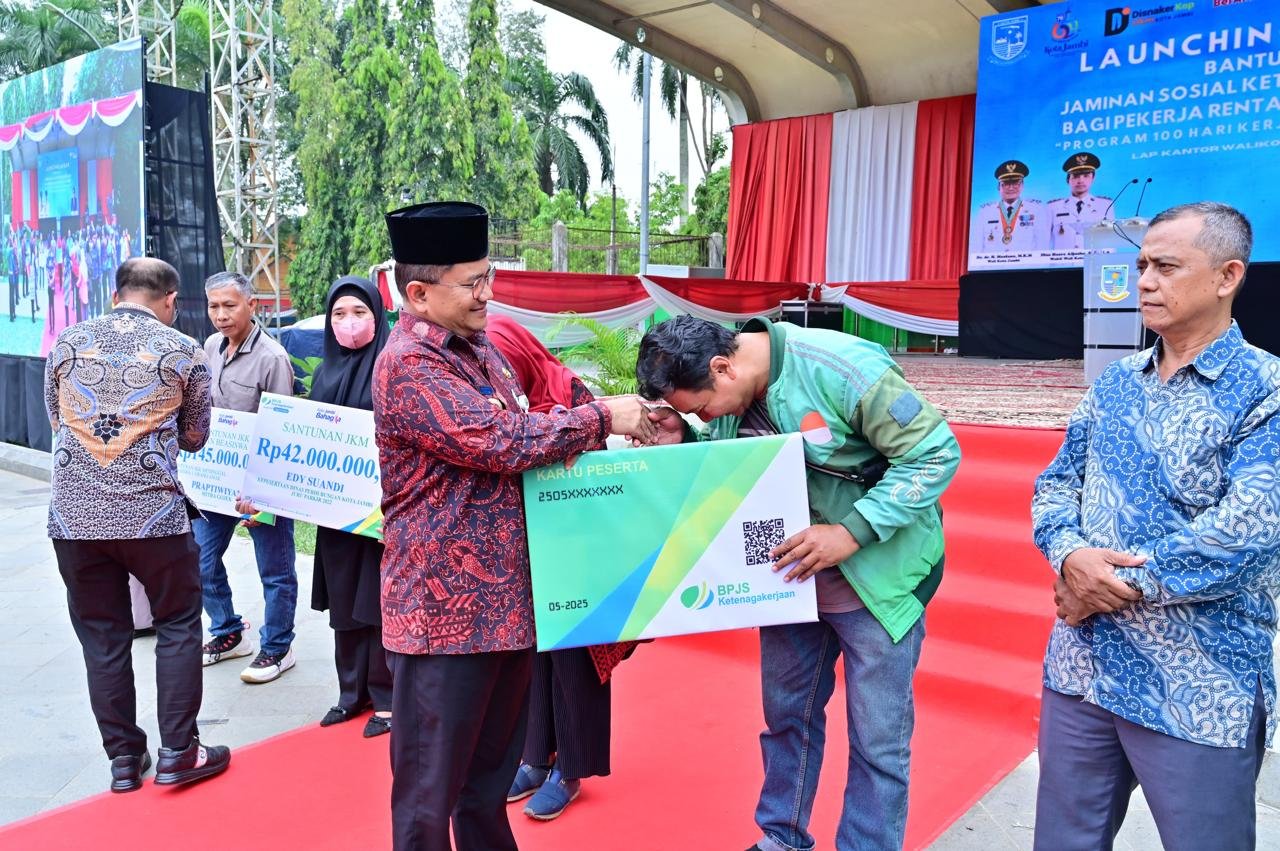 Lagi, Wali Kota Jambi Diapresiasi : Launching Akbar Jamsostek Bagi 3.000 Pekerja Rentan