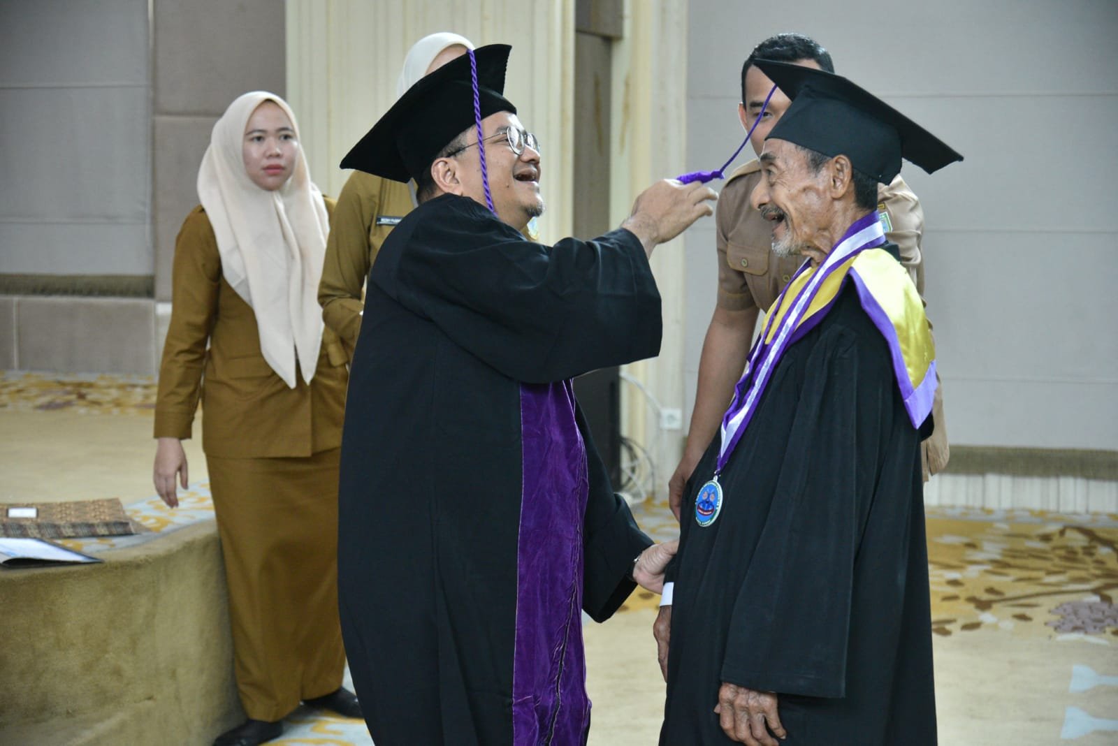 Maulana Wisuda Lansia Tangguh, Kota Jambi Cetak Generasi Emas di Masa Senja