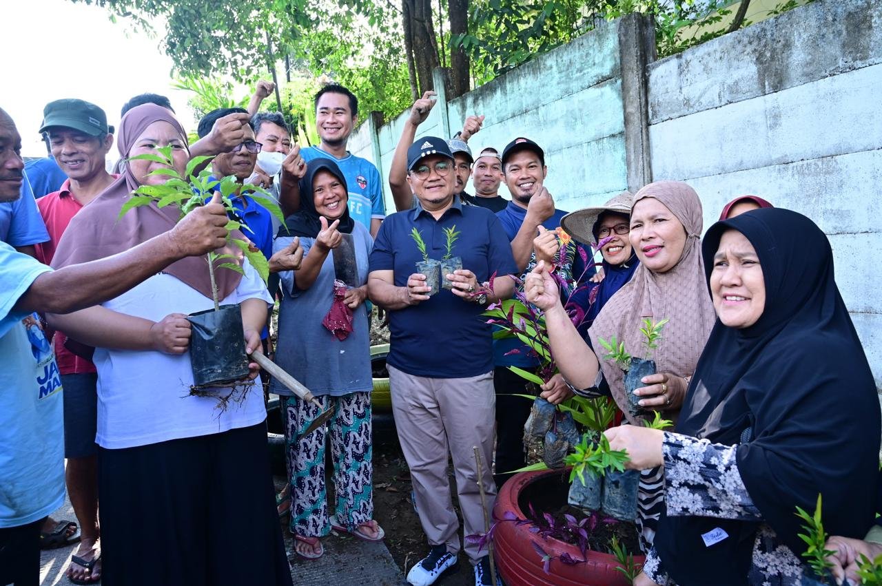 Goro Bersama Warga, Walikota Maulana Ajarkan Bahwa Perubahan Dimulai dari Diri Sendiri