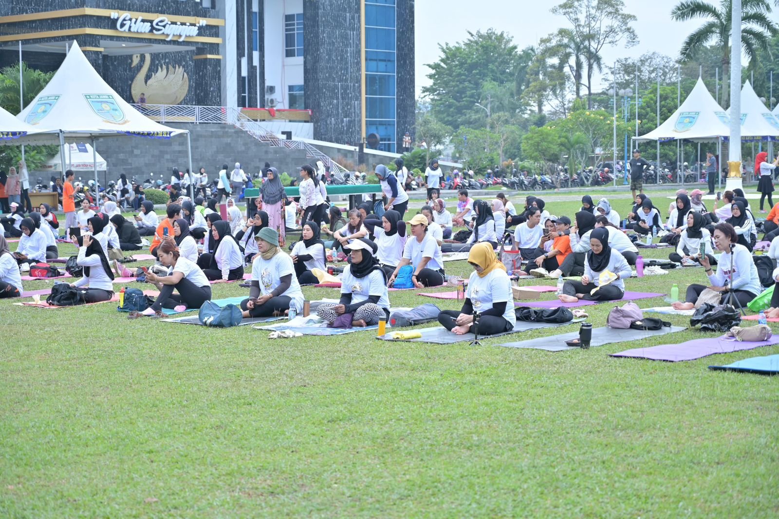 Pemkot Jambi dan Konjen India Gelar Peringatan Hari Yoga Internasional ke-11, Dukung Gaya Hidup Sehat Warga