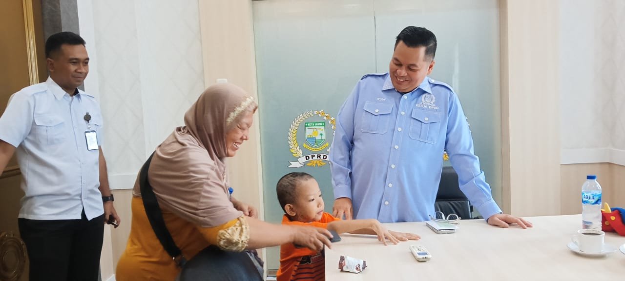 Dukung Keluarga Pasien Sakit Langka, Ketua DPRD Jambi Fasilitasi BPJS Ketenagakerjaan