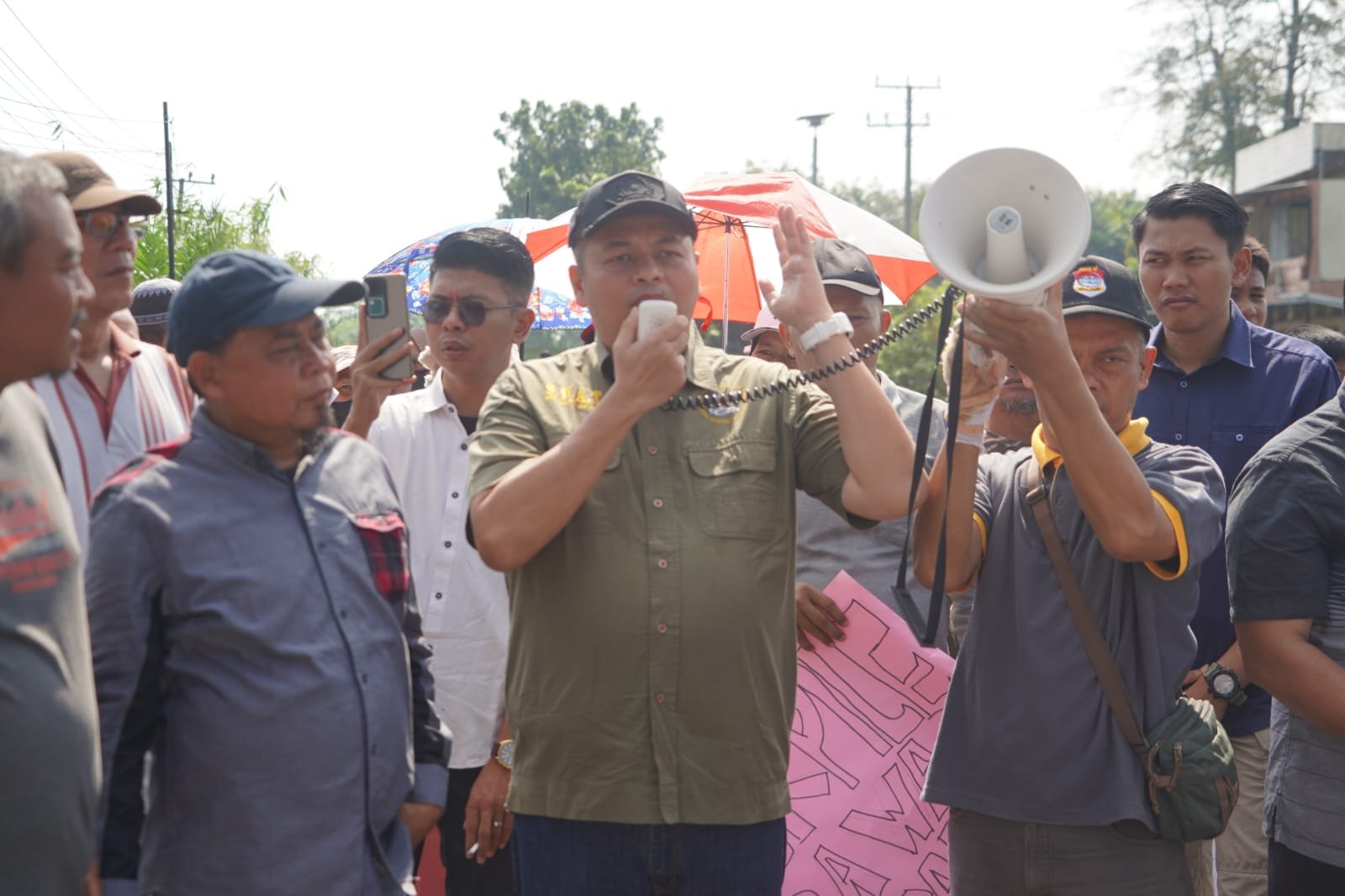 Aksi Damai Warga Aur Kenali, Ketua DPRD Desak PT SAS Hentikan Aktivitas dan Patuh RTRW