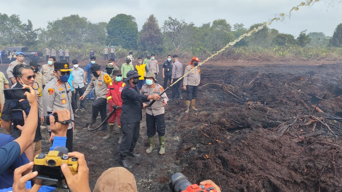 Brimob Polda Jambi Bantu Pemadaman Karhutla, 200 Hektare Lahan Terbakar