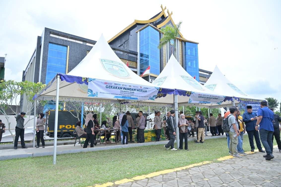 Di Balaikota, Polresta Jambi Bersama Bulog, Gelar GPM, Tekan Inflasi dan Salurkan 5 Ton Beras SPHP Bersama Bulog