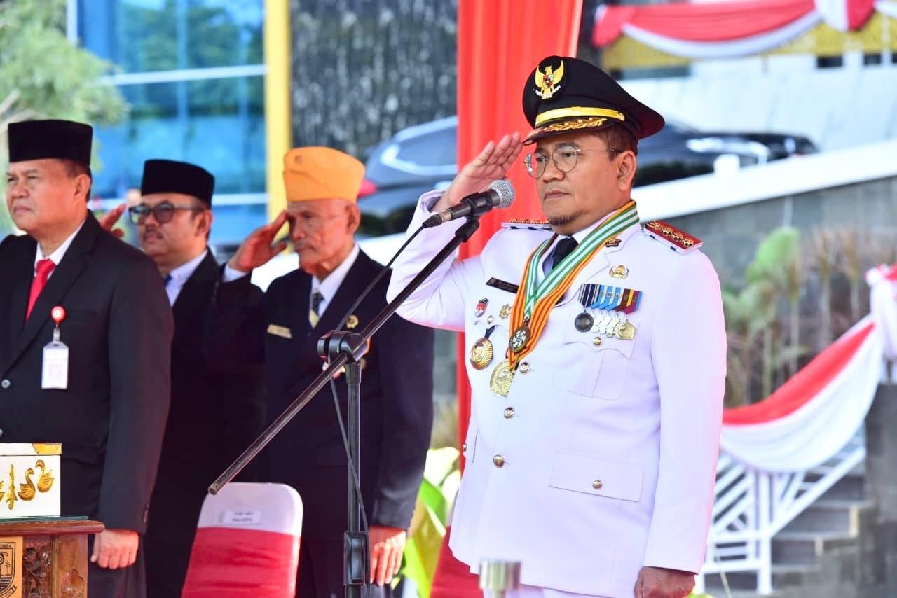 Inspektur Upacara HUT ke-80 RI, Wali Kota Maulana Ajak Warga Jambi Perkuat Persatuan