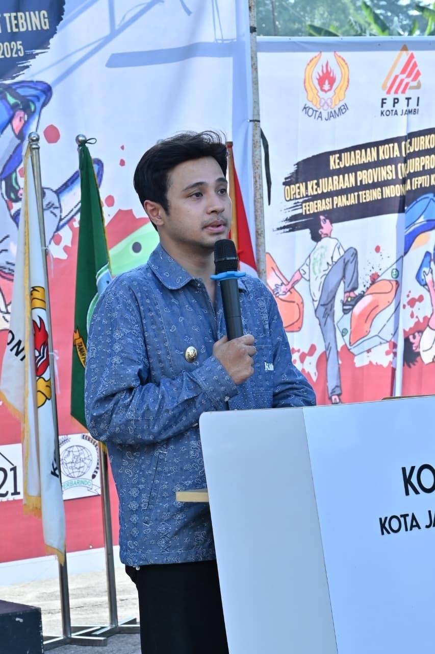 Wawako Diza Buka Kejurkot dan Kejurprov Panjat Tebing 2025 di Danau Sipin