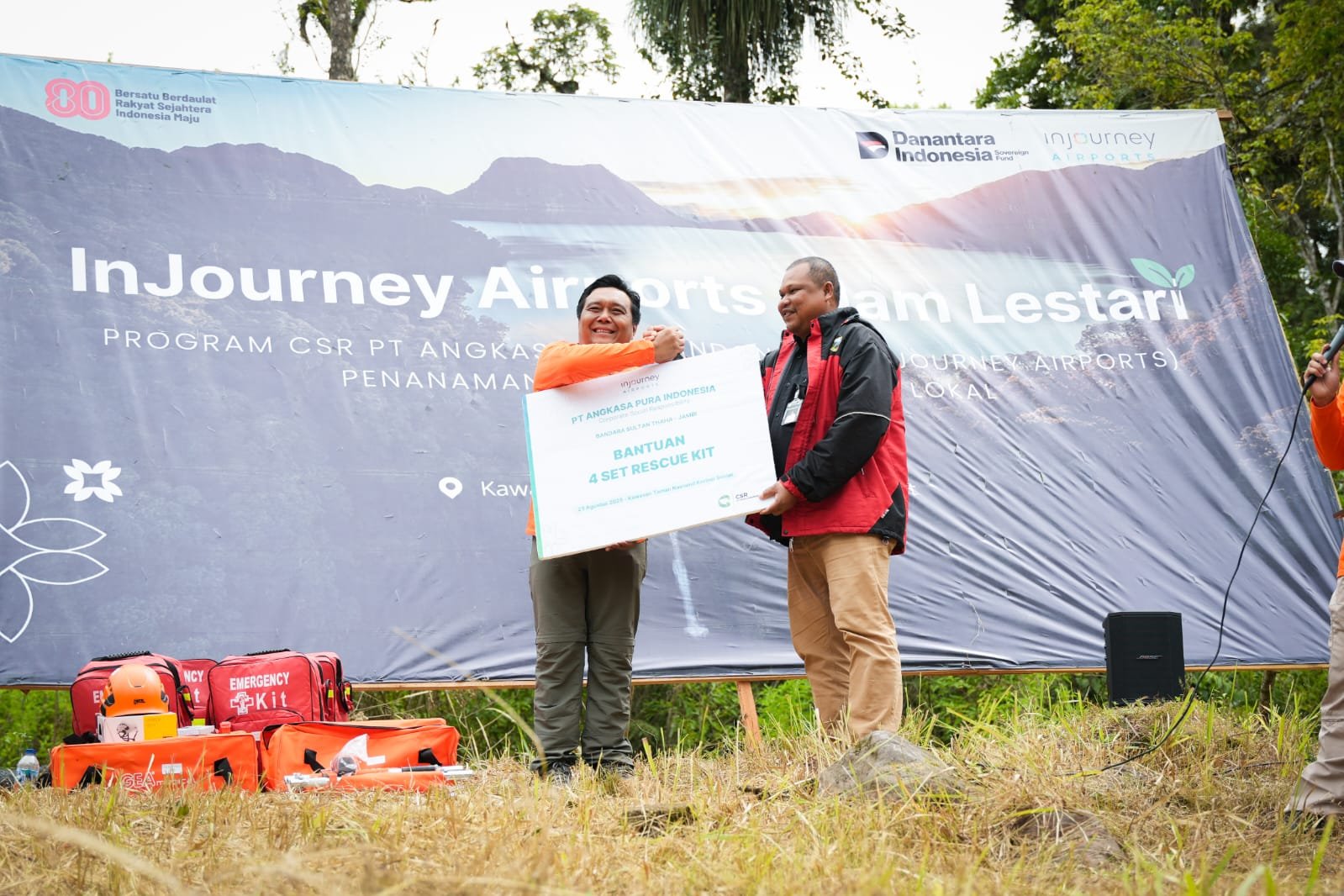 Angkasa Pura Indonesia Tanam 1.000 Pohon di Taman Nasional Kerinci Seblat dan Serahkan Peralatan Evakuasi