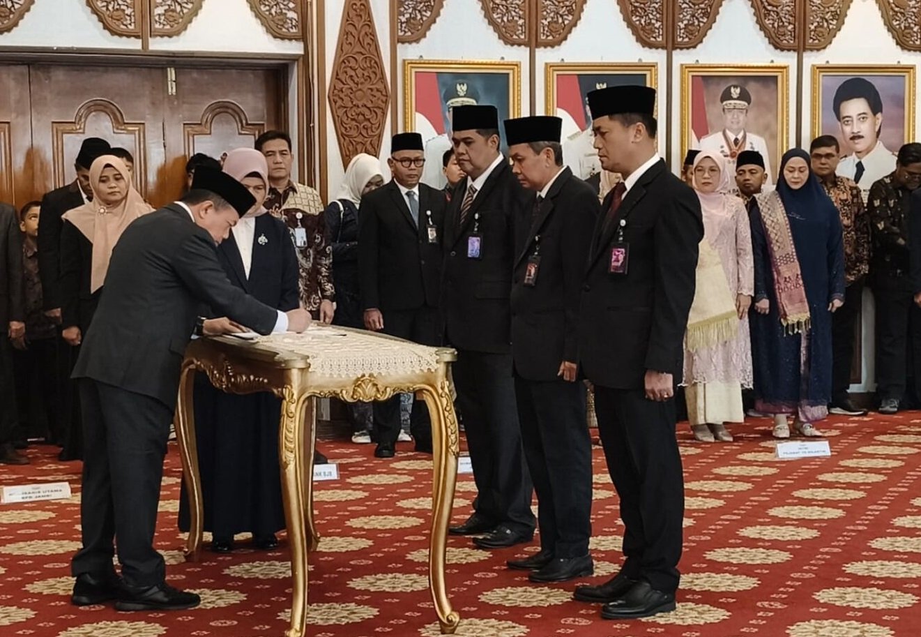Tiga Direksi Baru Bank Jambi Resmi Dilantik, Ini Pesan Gubernur Al Haris