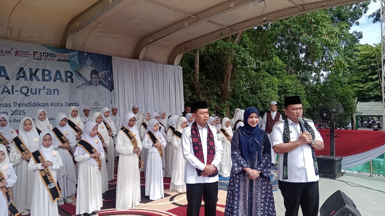 Wali Kota Jambi Wisuda Ribuan Tahfizh Al-Qur’an: Komitmen Lahirkan Generasi Qur’ani Terus Dilanjutkan