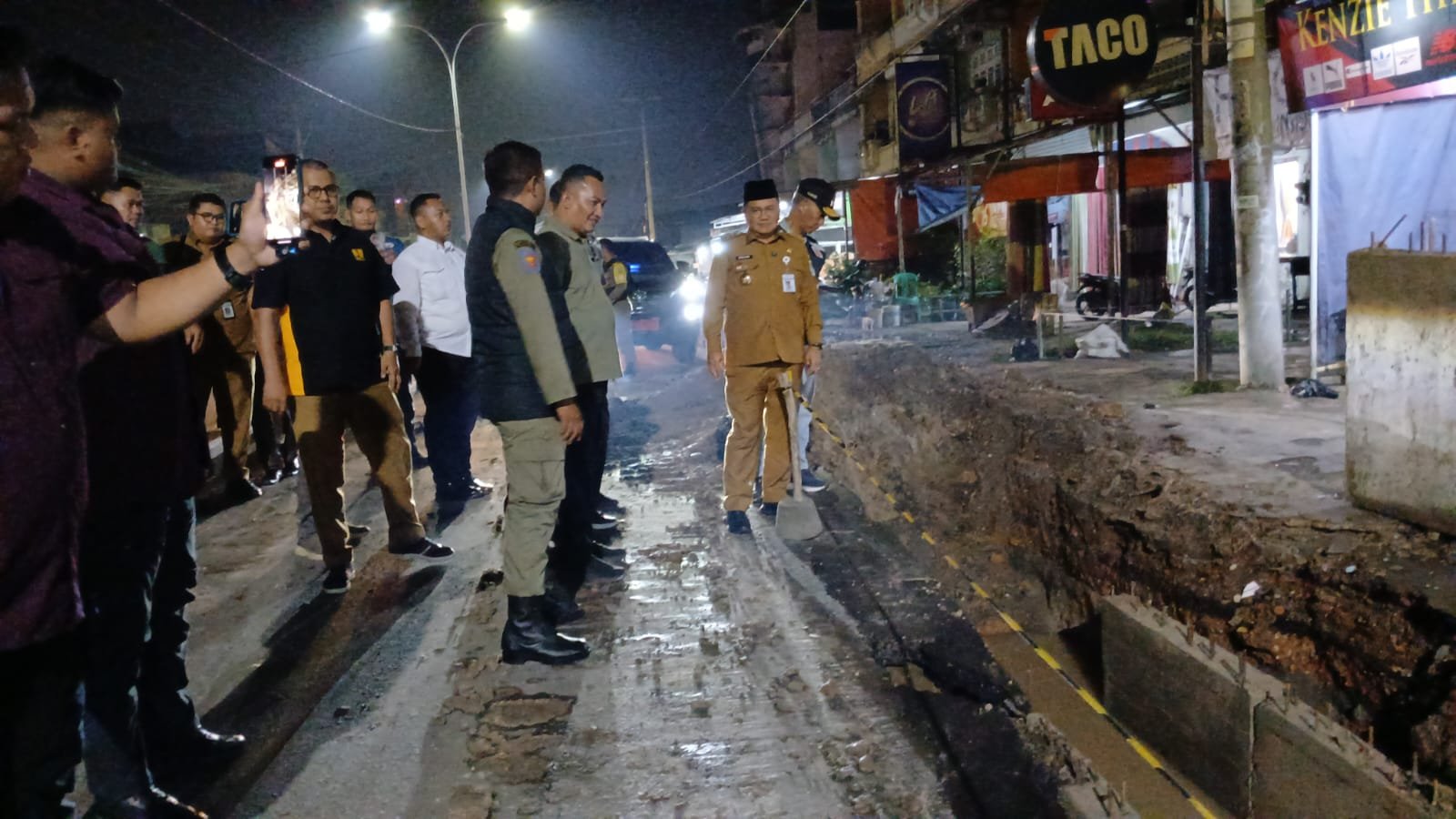 Malam-malam Wali Kota Jambi Sidak Progres Pembangunan Drainase di Talang Banjar, Ini Temuannya!